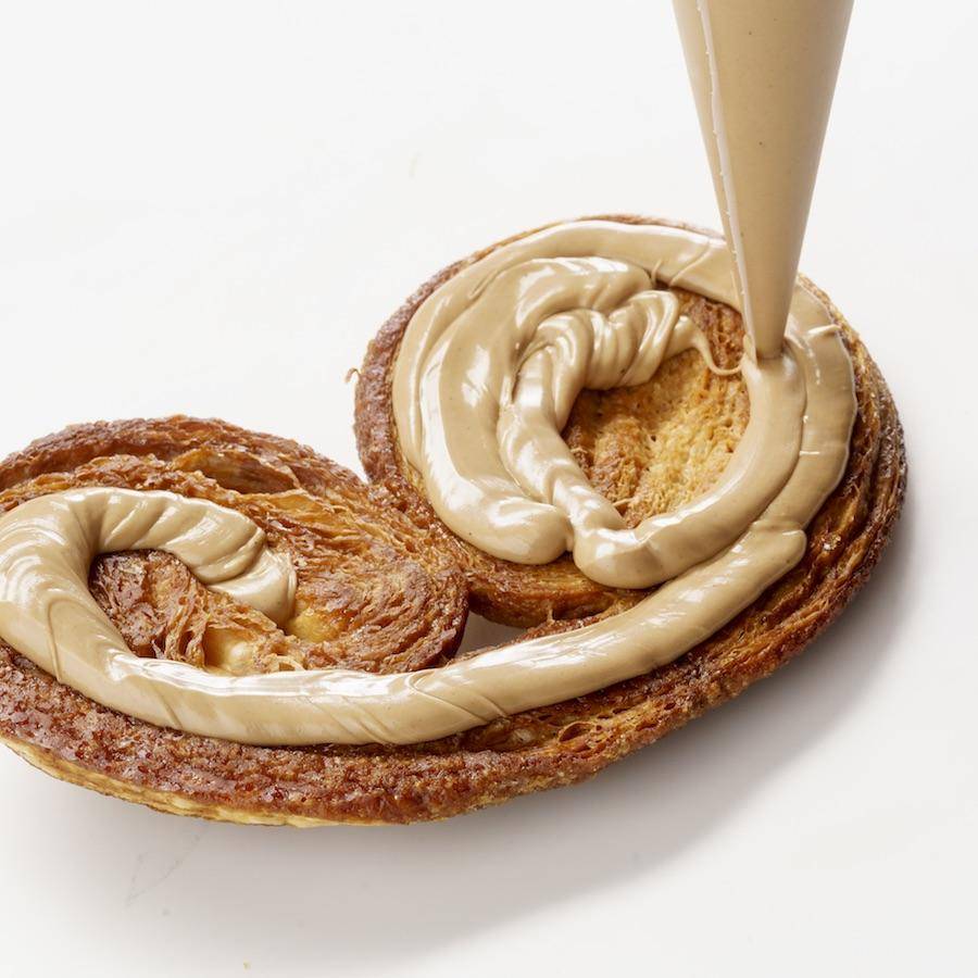 Nueva crema blanca de avellanas Chocovic para pastelería y bollería