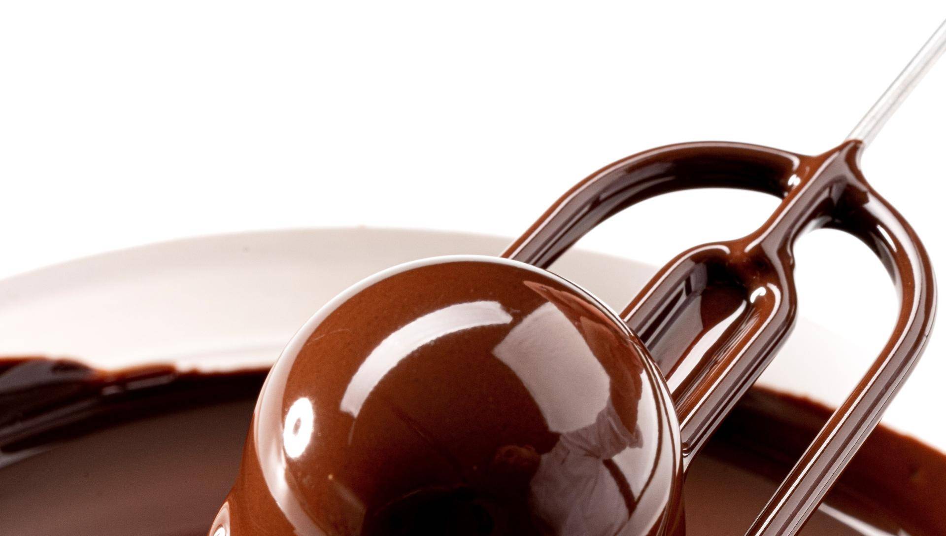 How to dip in chocolate?
